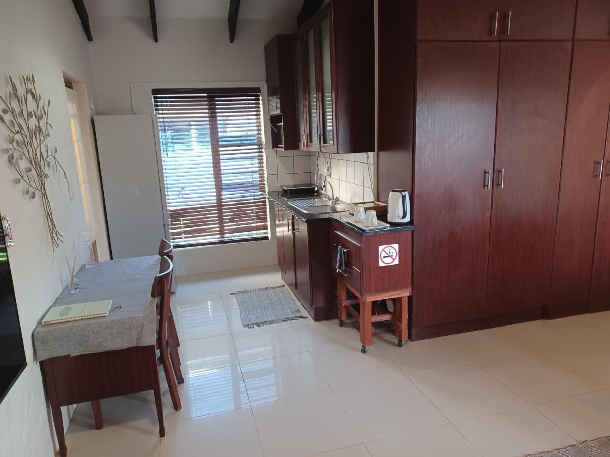 Summerstrand Self Catering For Two Port Elizabeth Extérieur photo