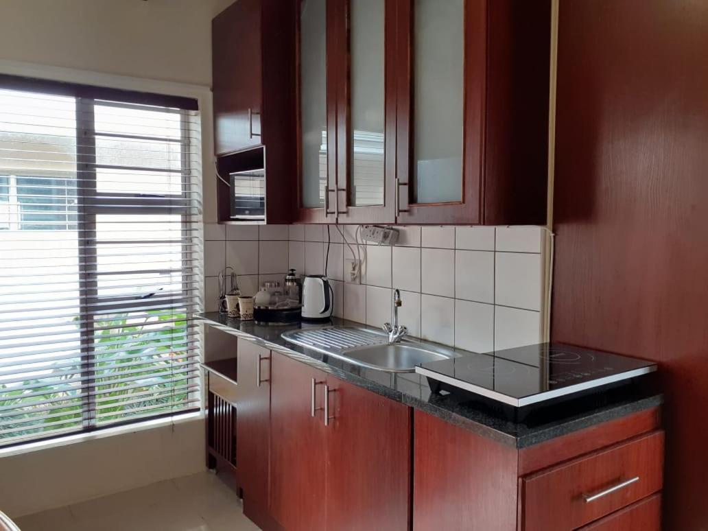 Summerstrand Self Catering For Two Port Elizabeth Extérieur photo