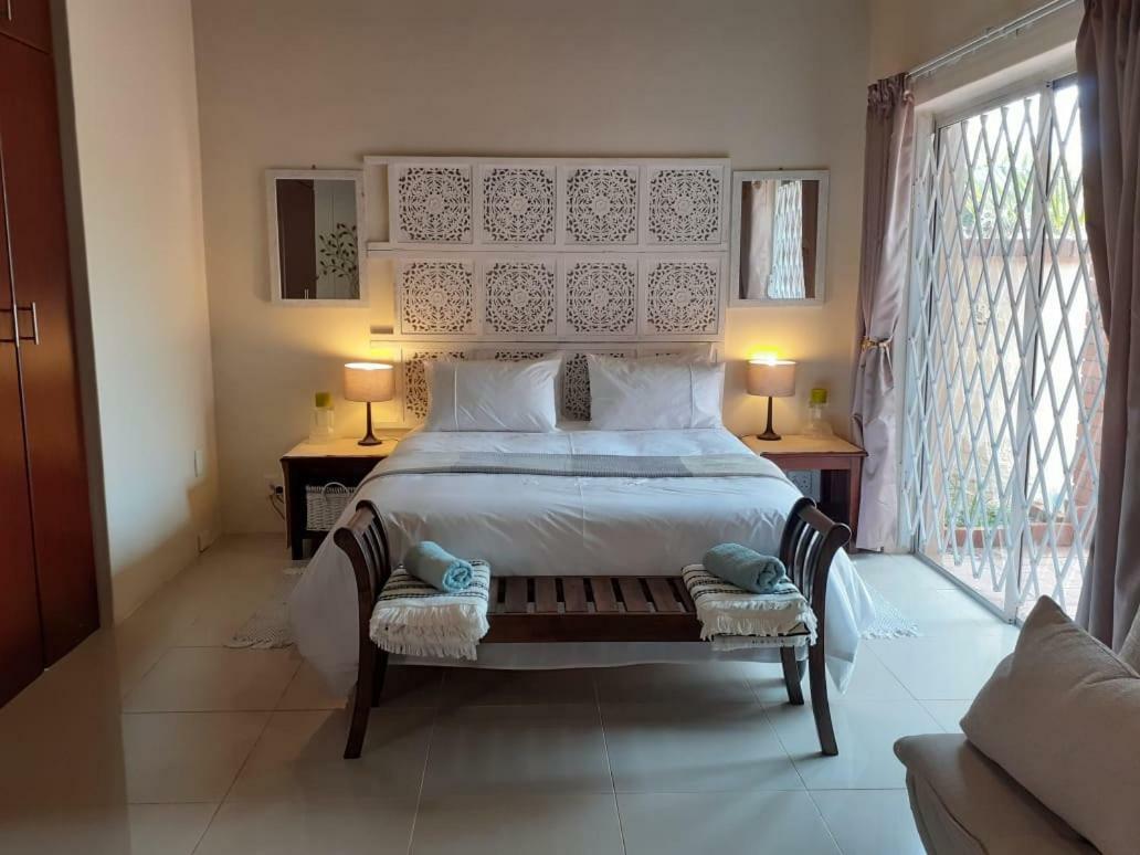 Summerstrand Self Catering For Two Port Elizabeth Extérieur photo
